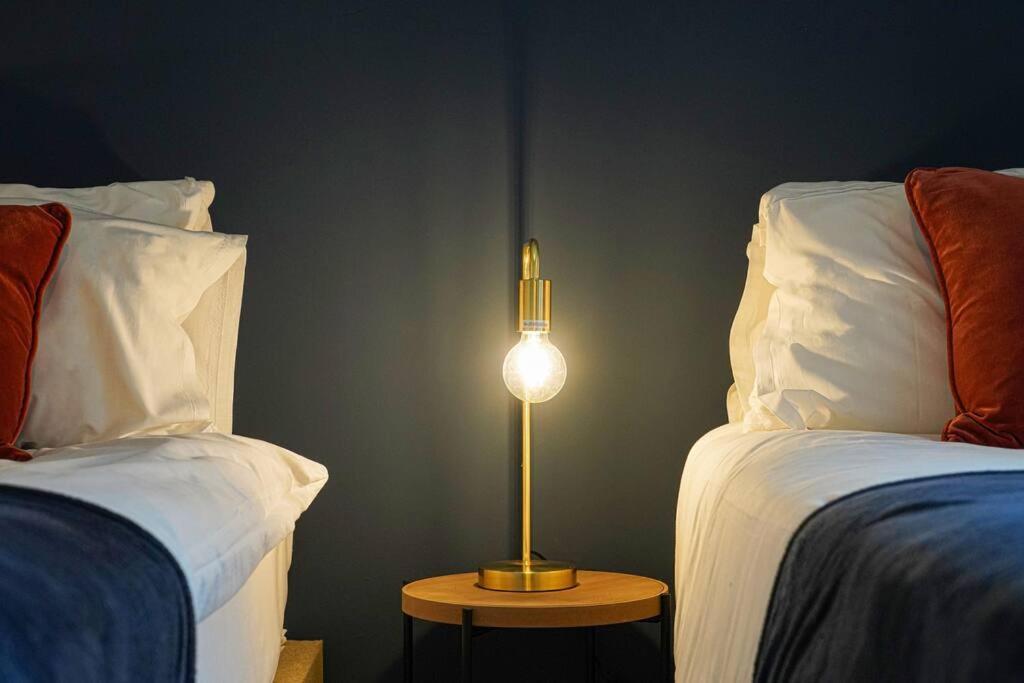 Luxury Campbell Park Apartments In Central Mk With Balcony, Free Parking & Smart Tv With Netflix By Yoko Property Milton Keynes Kültér fotó
