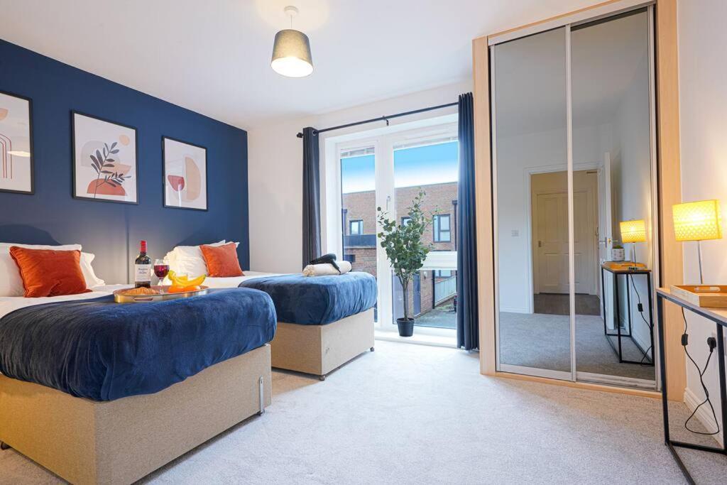 Luxury Campbell Park Apartments In Central Mk With Balcony, Free Parking & Smart Tv With Netflix By Yoko Property Milton Keynes Kültér fotó